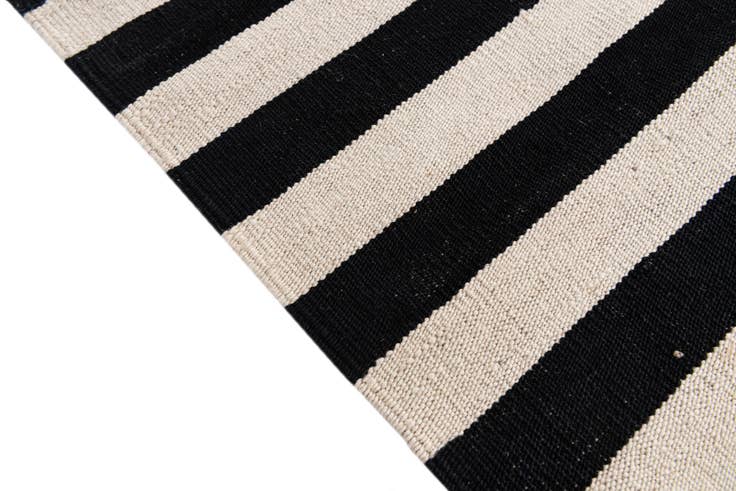 Detail image of 4' 8 x 6' 6 Hand Woven Kilim Modern Wool Rug