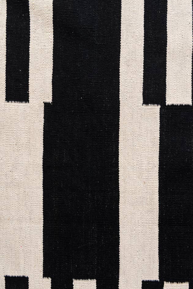 Detail image of 4' 8 x 6' 6 Hand Woven Kilim Modern Wool Rug