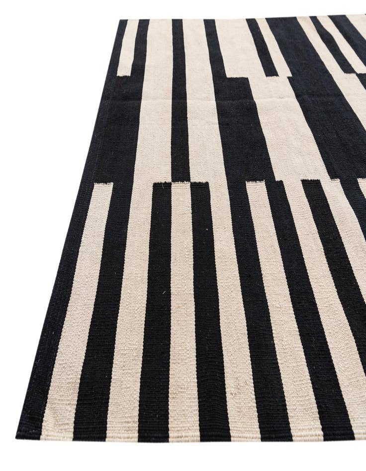 Detail image of 4' 7 x 6' 5  Hand Woven Kilim Modern Wool Rug
