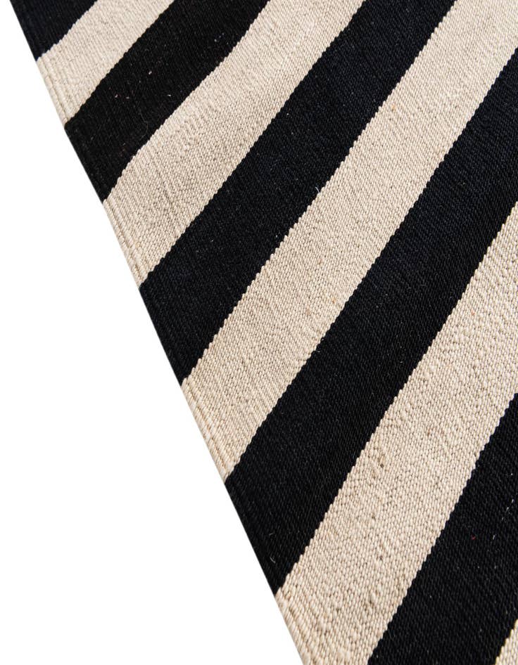 Detail image of 4' 7 x 6' 5  Hand Woven Kilim Modern Wool Rug