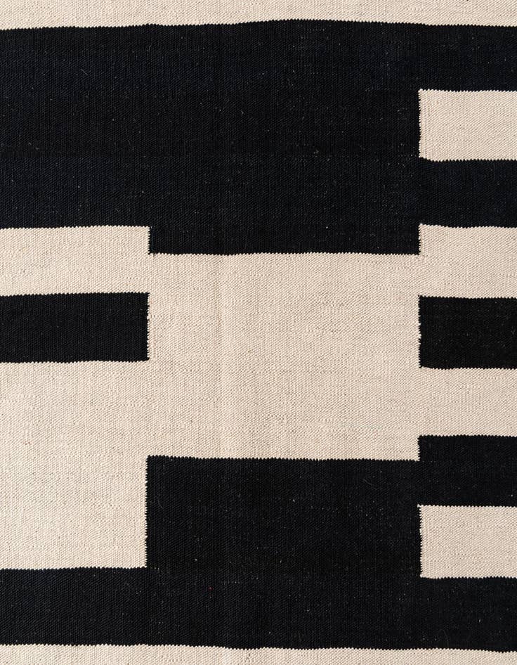 Detail image of 4' 7 x 6' 5  Hand Woven Kilim Modern Wool Rug