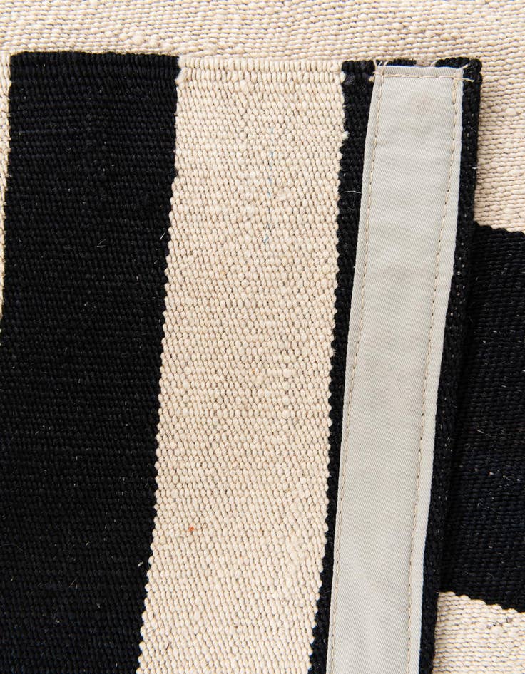 Detail image of 4' 7 x 6' 5  Hand Woven Kilim Modern Wool Rug