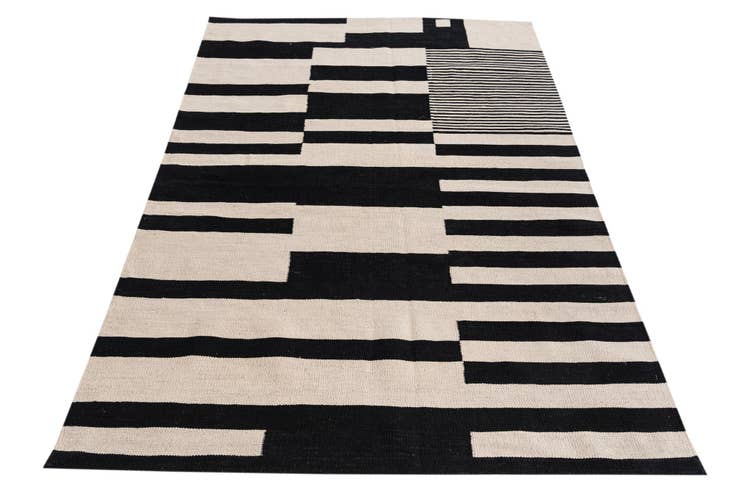 Detail image of 4' 8 x 6' 6 Hand Woven Kilim Modern Wool Rug