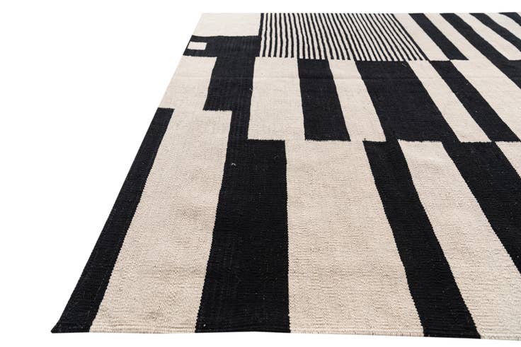 Detail image of 4' 8 x 6' 6 Hand Woven Kilim Modern Wool Rug