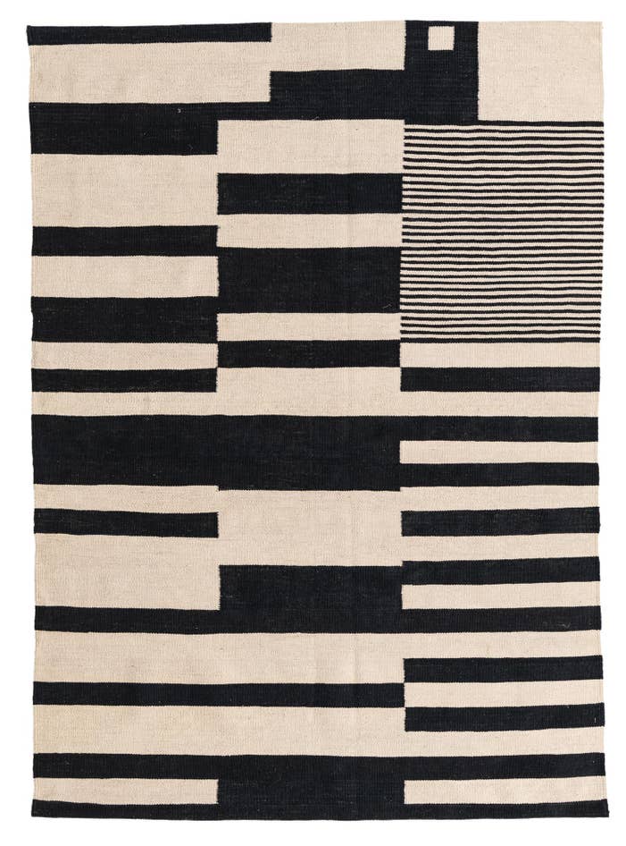 Detail image of 4' 8 x 6' 6 Hand Woven Kilim Modern Wool Rug