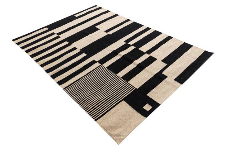 Detail image of 4' 7 x 6' 5 Hand Woven Kilim Modern Wool Rug