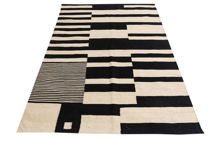 Detail image of 4' 7 x 6' 5 Hand Woven Kilim Modern Wool Rug