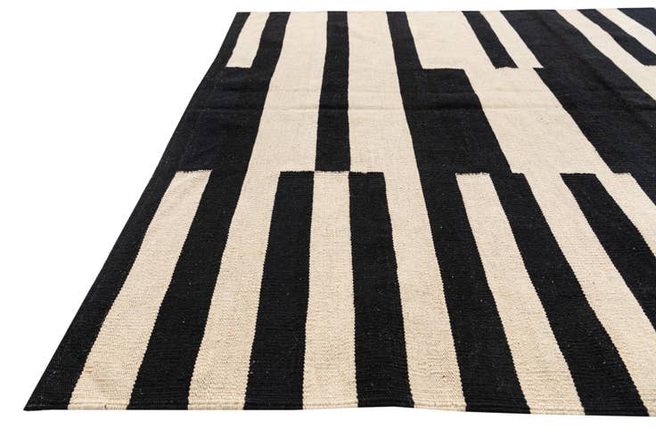 Detail image of 4' 7 x 6' 5 Hand Woven Kilim Modern Wool Rug