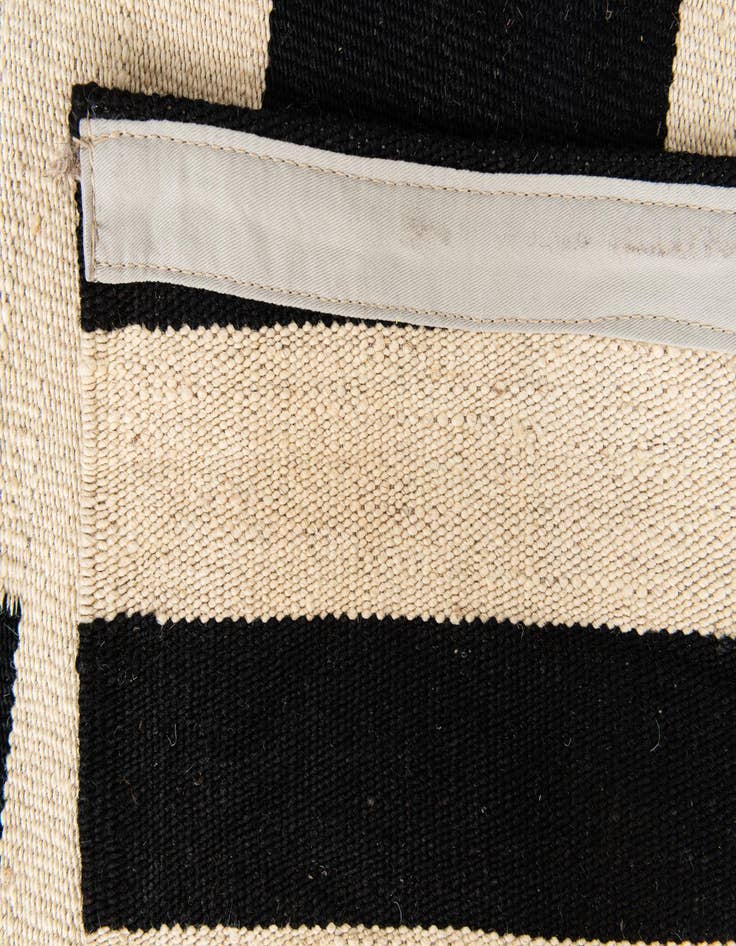 Detail image of 4' 7 x 6' 5  Hand Woven Kilim Modern Wool Rug