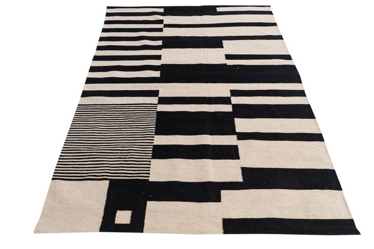 Detail image of 4' 8 x 6' 7 Hand Woven Kilim Modern Wool Rug