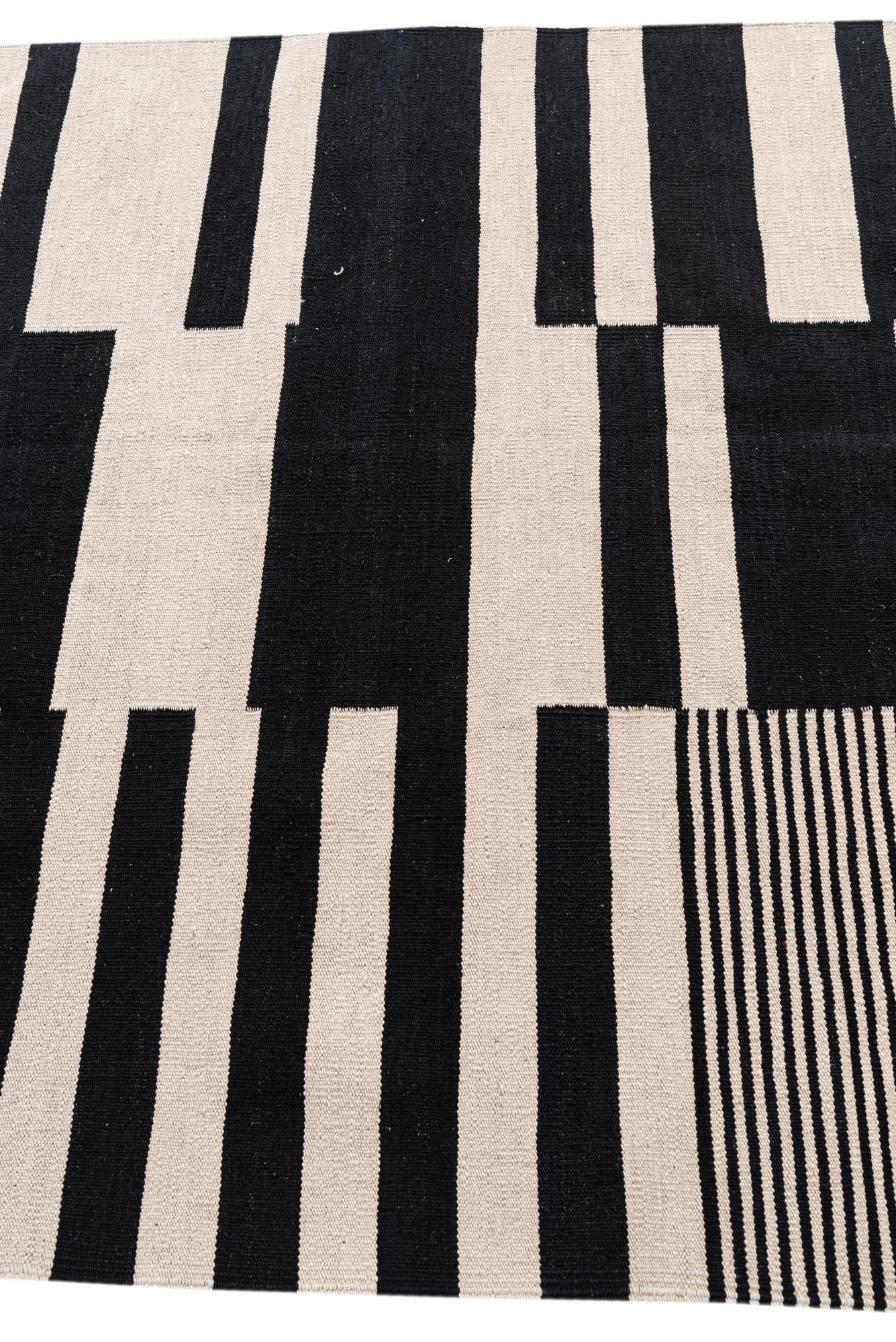 4' 8 x 6' 7 Hand Woven Kilim Modern Wool Rug