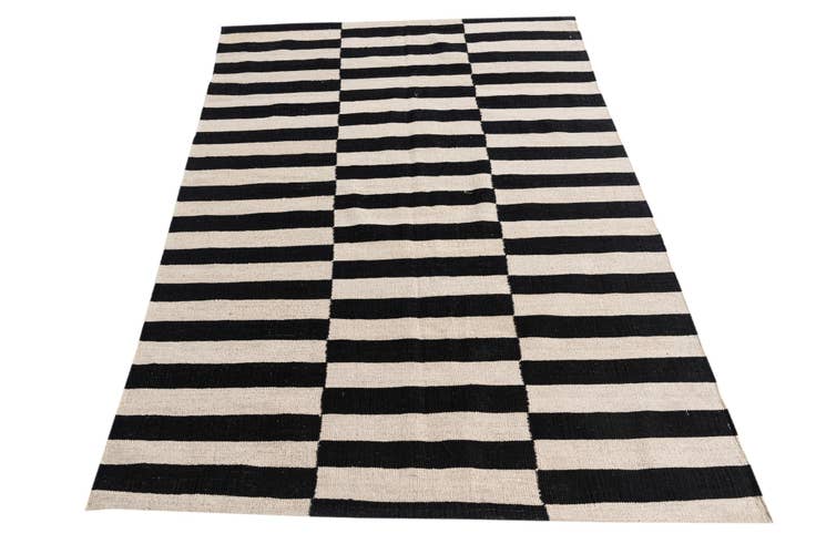 Detail image of 4' 2 x 5' 10 Hand Woven Kilim Modern Wool Rug