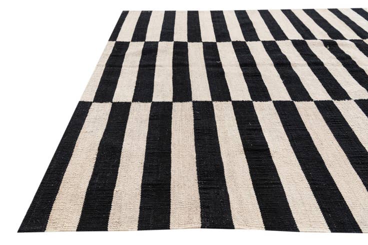Detail image of 4' 2 x 5' 10 Hand Woven Kilim Modern Wool Rug