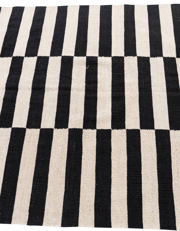 Detail image of 4' 2 x 5' 10  Hand Woven Kilim Modern Wool Rug