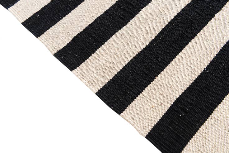 Detail image of 4' 2 x 5' 10 Hand Woven Kilim Modern Wool Rug