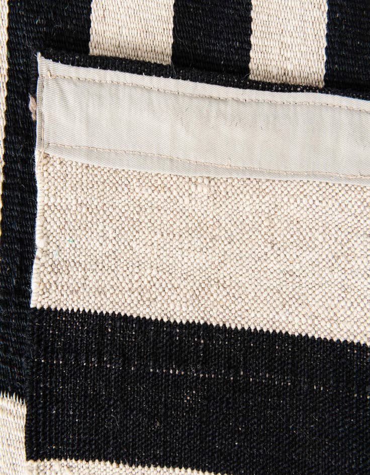 Detail image of 4' 2 x 5' 10  Hand Woven Kilim Modern Wool Rug