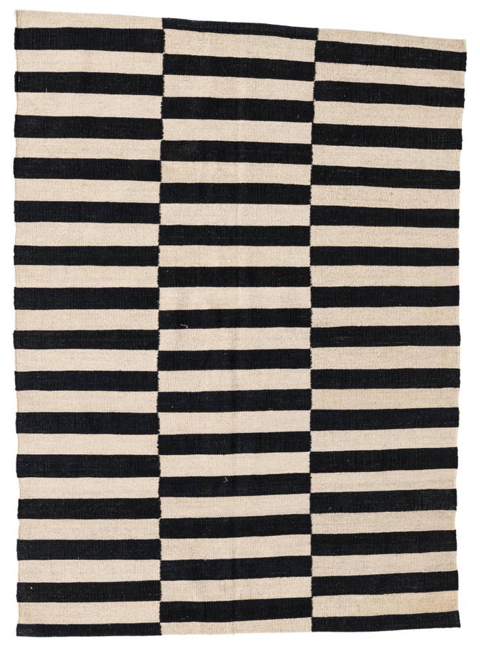 Detail image of 4' 2 x 5' 10 Hand Woven Kilim Modern Wool Rug