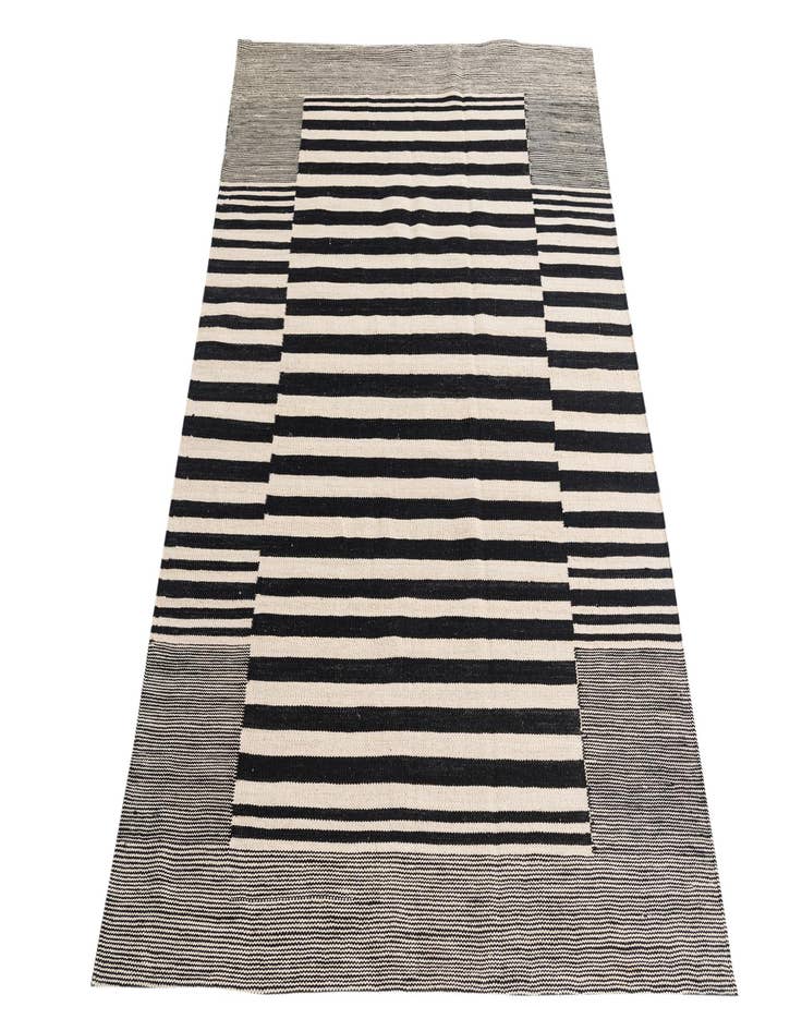 Detail image of 4' 2 x 5' 9  Hand Woven Kilim Modern Wool Rug