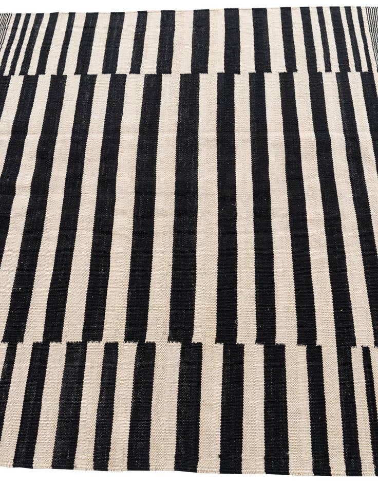 Detail image of 4' 2 x 5' 9  Hand Woven Kilim Modern Wool Rug