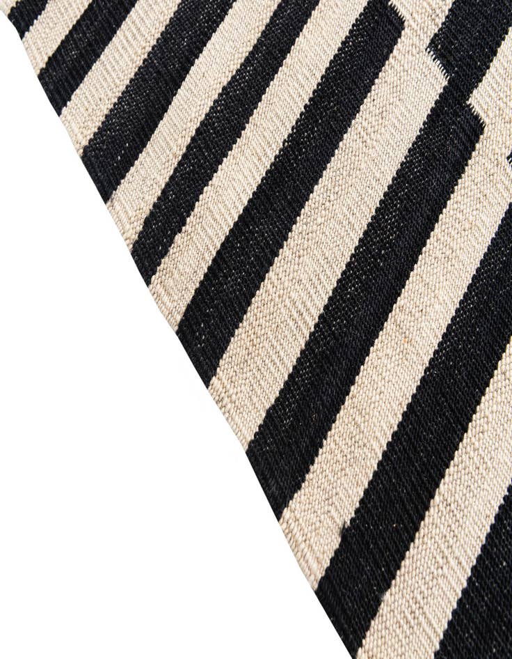 Detail image of 4' 2 x 5' 9  Hand Woven Kilim Modern Wool Rug