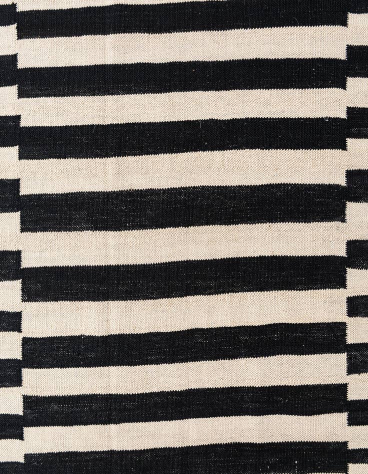 Detail image of 4' 2 x 5' 9  Hand Woven Kilim Modern Wool Rug