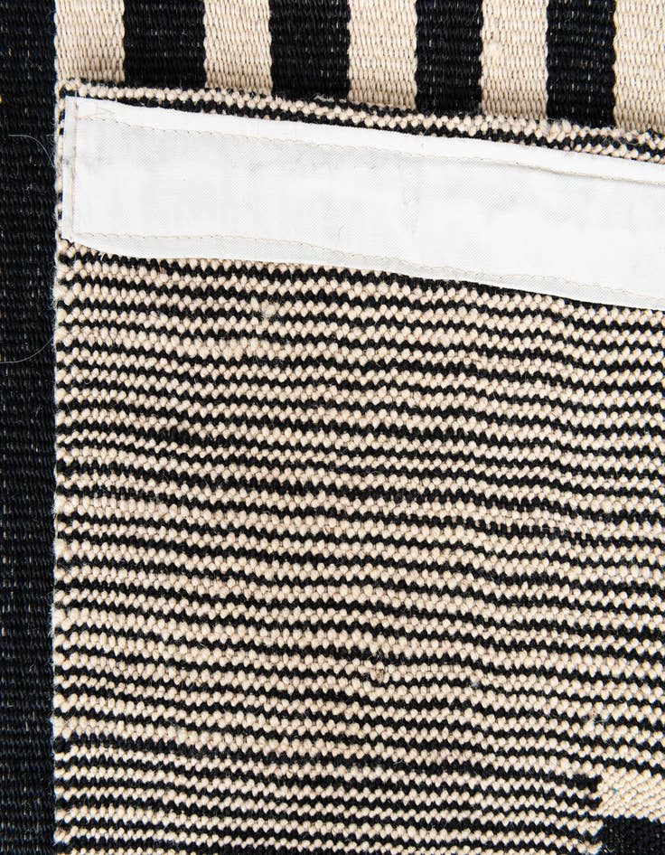 Detail image of 4' 2 x 5' 9  Hand Woven Kilim Modern Wool Rug