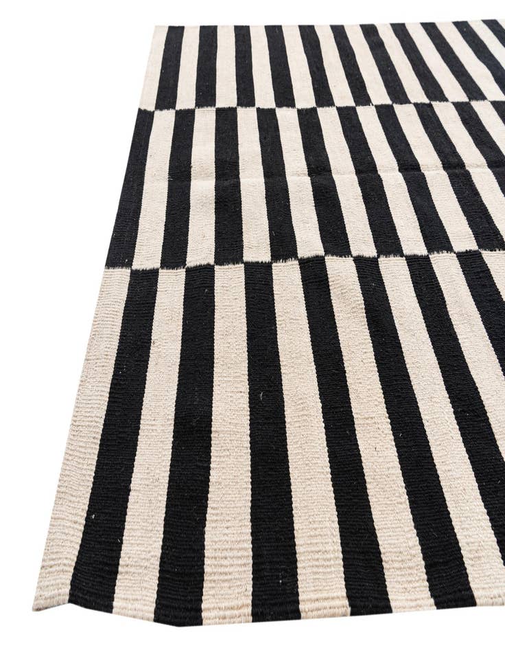 Detail image of 4' 3 x 6'  Hand Woven Kilim Modern Wool Rug