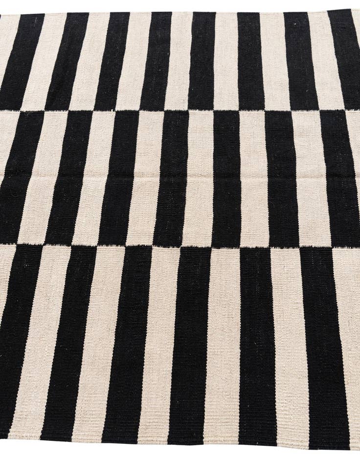 Detail image of 4' 3 x 6'  Hand Woven Kilim Modern Wool Rug