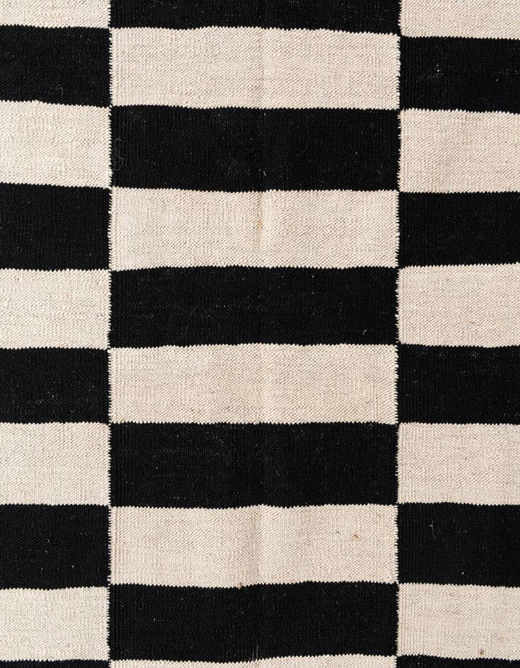 Detail image of 4' 3 x 6'  Hand Woven Kilim Modern Wool Rug