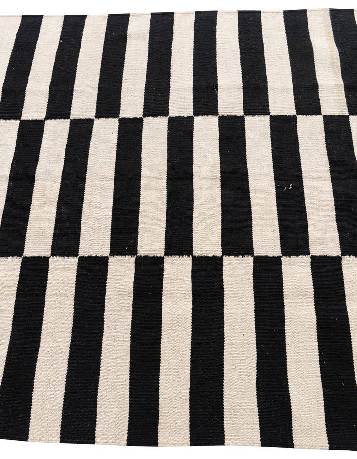 Detail image of 4' 2 x 5' 10  Hand Woven Kilim Modern Wool Rug