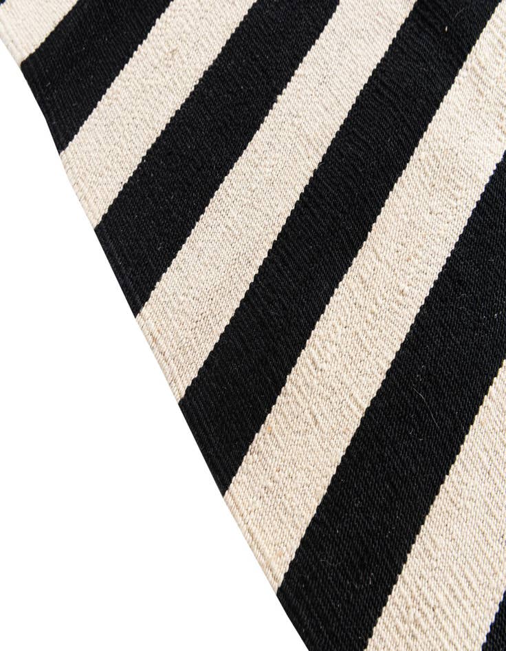 Detail image of 4' 2 x 5' 10  Hand Woven Kilim Modern Wool Rug