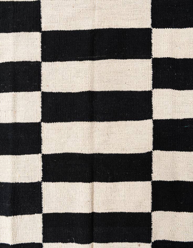 Detail image of 4' 2 x 5' 10  Hand Woven Kilim Modern Wool Rug