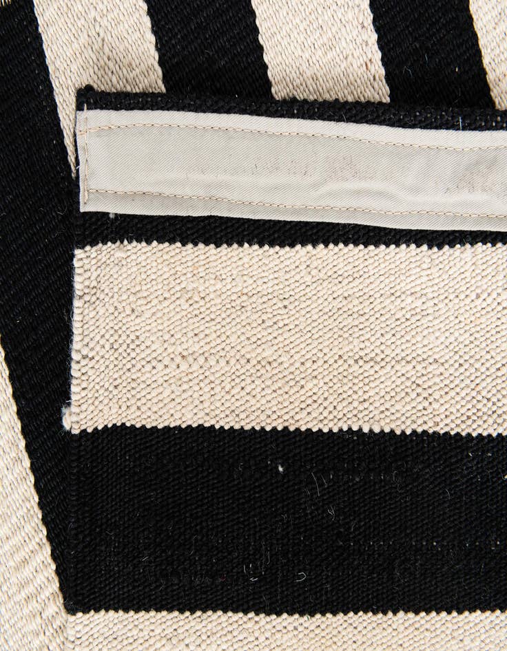 Detail image of 4' 2 x 5' 10  Hand Woven Kilim Modern Wool Rug