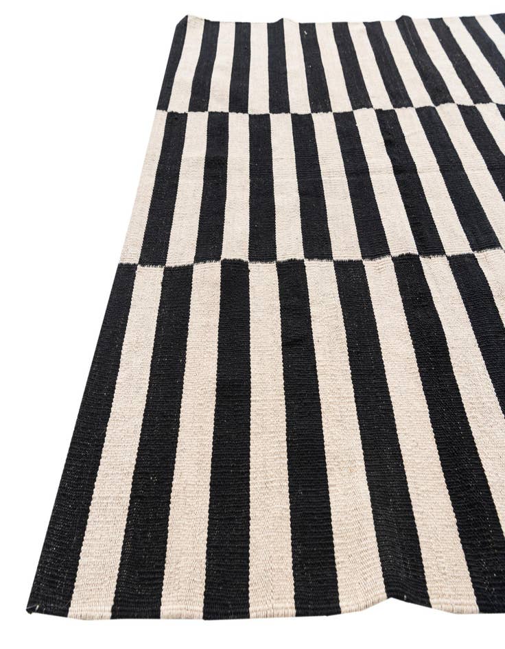 Detail image of 4' x 5' 6  Hand Woven Kilim Modern Wool Rug