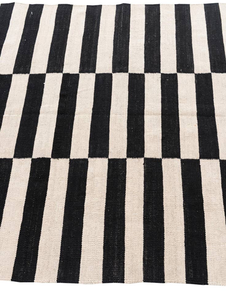 Detail image of 4' x 5' 6  Hand Woven Kilim Modern Wool Rug