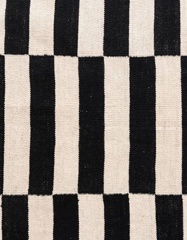 Detail image of 4' x 5' 6  Hand Woven Kilim Modern Wool Rug