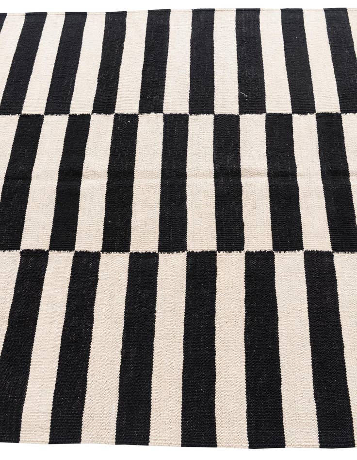 Detail image of 4' 3 x 5' 10  Hand Woven Kilim Modern Wool Rug