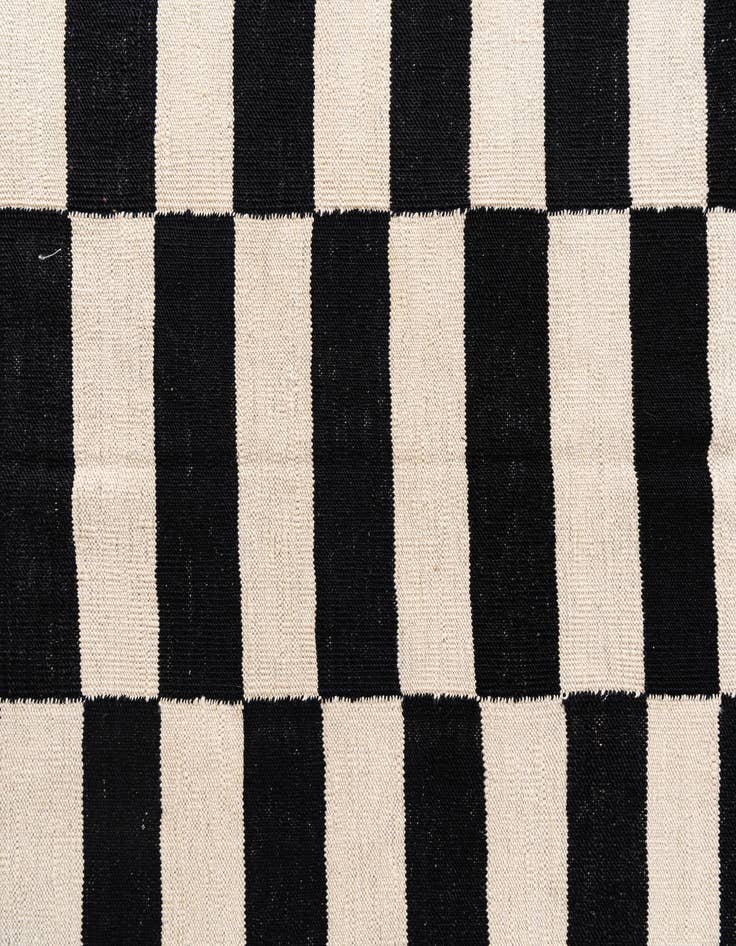 Detail image of 4' 3 x 5' 10  Hand Woven Kilim Modern Wool Rug