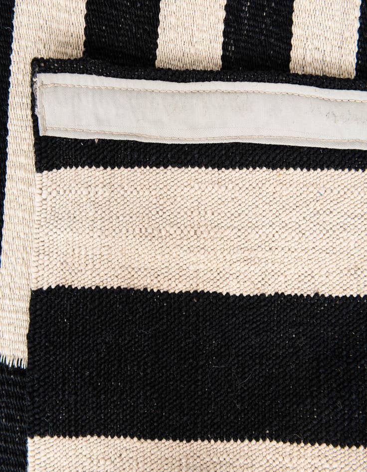 Detail image of 4' 3 x 5' 10  Hand Woven Kilim Modern Wool Rug