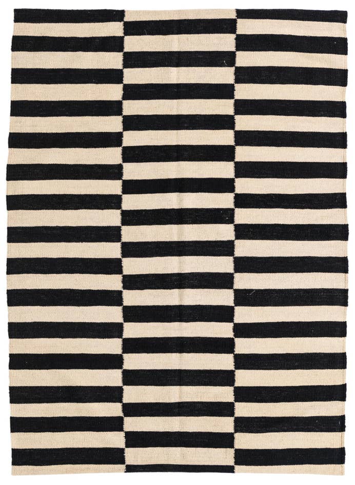 Detail image of 4' 3 x 5' 10 Hand Woven Kilim Modern Wool Rug