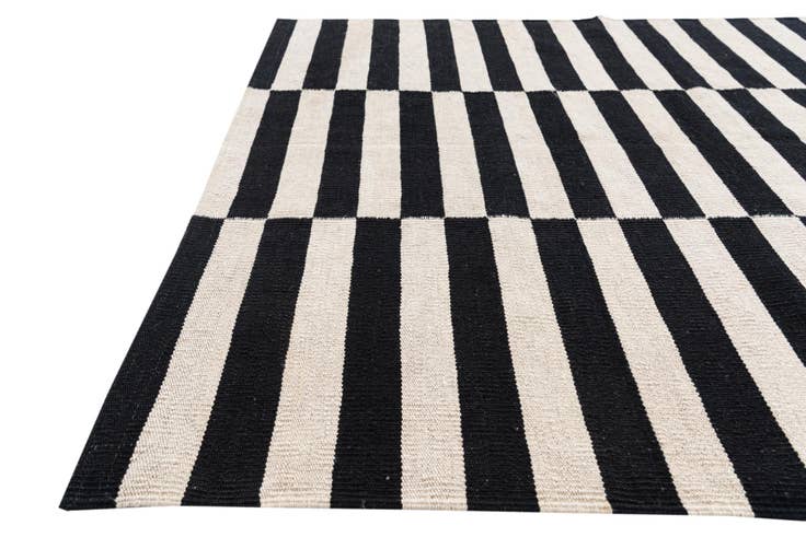 Detail image of 4' 2 x 5' 10 Hand Woven Kilim Modern Wool Rug