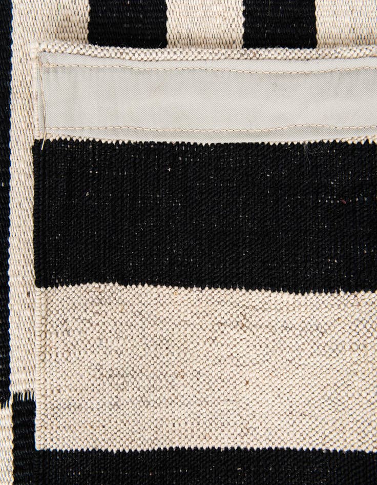 Detail image of 4' 3 x 5' 10  Hand Woven Kilim Modern Wool Rug