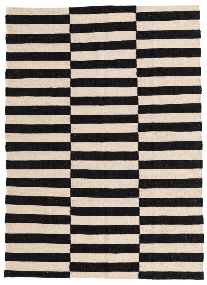 Detail image of 4' 3 x 5' 10 Hand Woven Kilim Modern Wool Rug