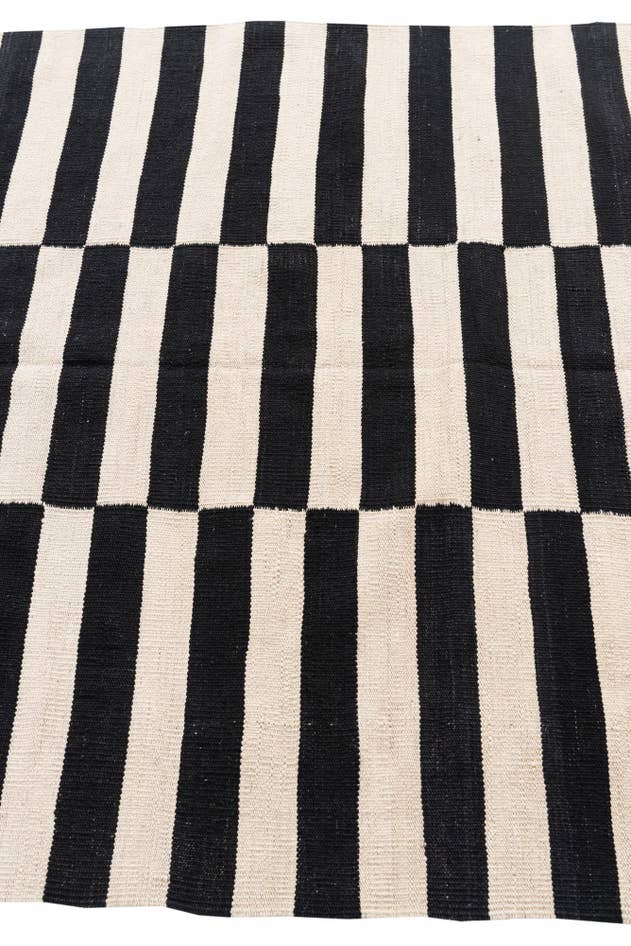 Detail image of 4' 2 x 6' Hand Woven Kilim Modern Wool Rug