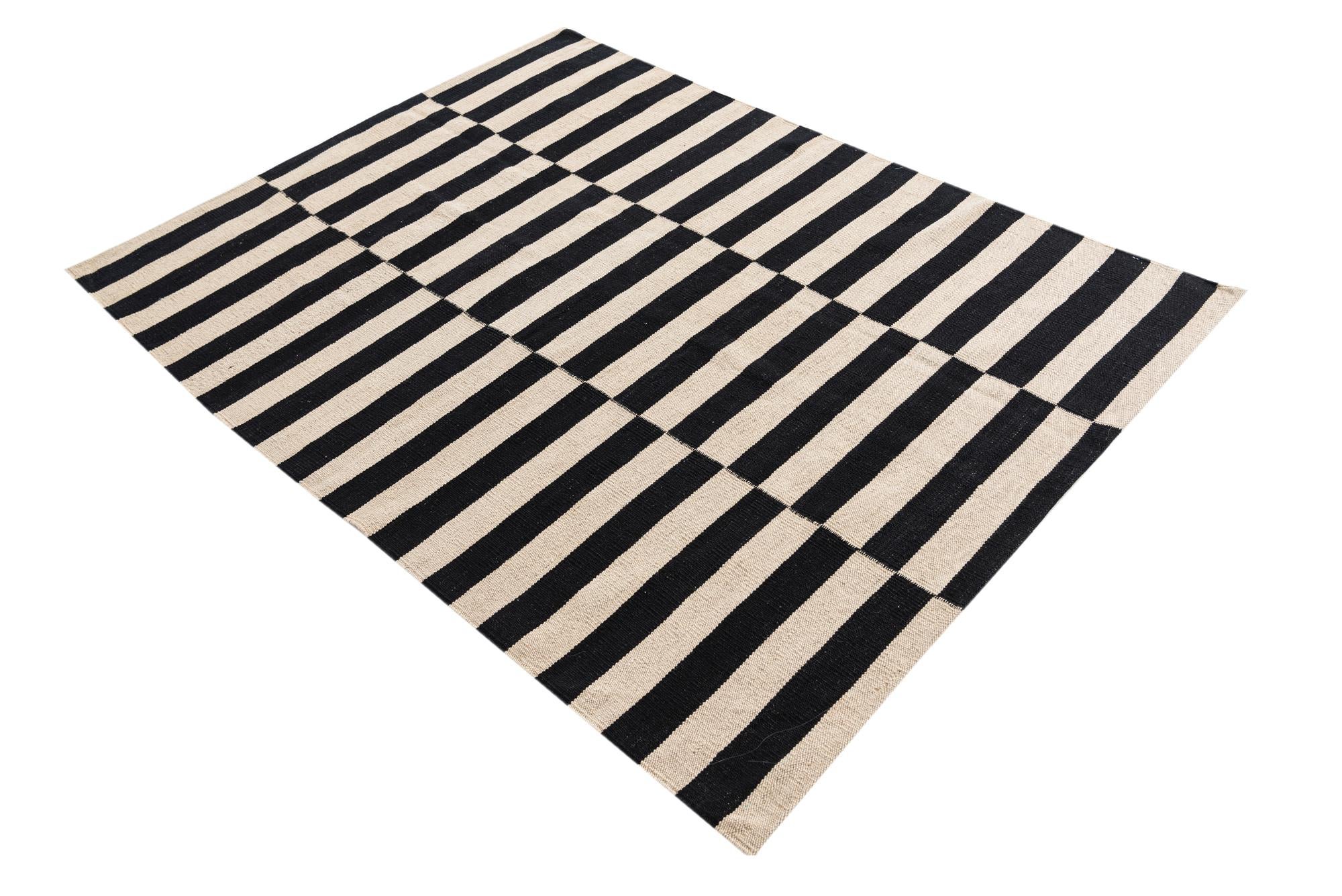 4' 3 x 5' 8 Hand Woven Kilim Modern Wool Rug