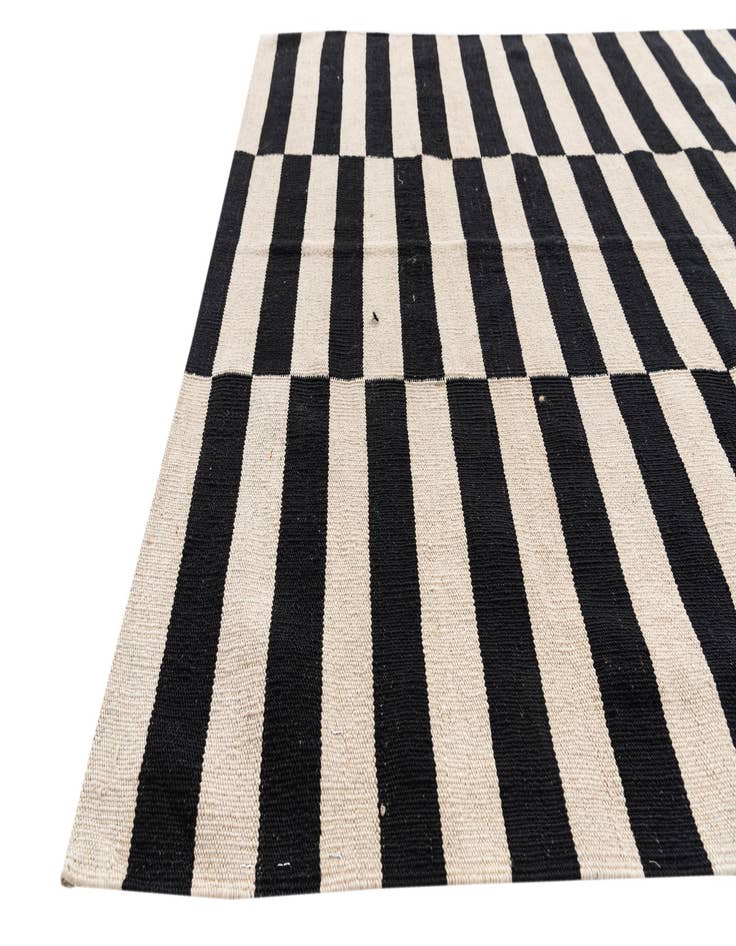 Detail image of 4' 2 x 5' 9  Hand Woven Kilim Modern Wool Rug