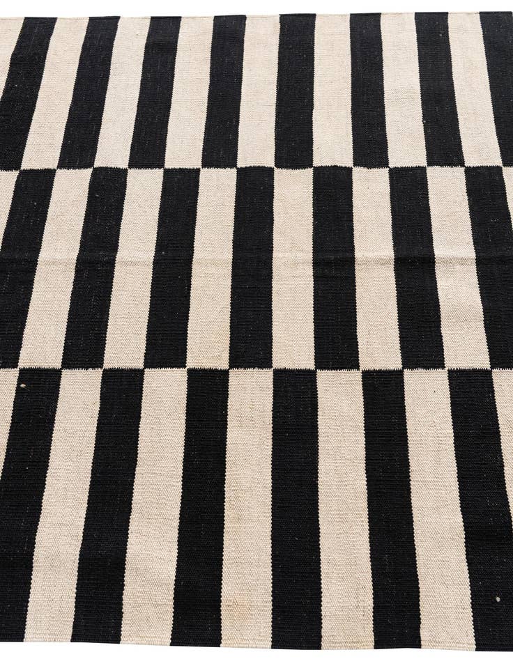 Detail image of 4' 2 x 5' 9  Hand Woven Kilim Modern Wool Rug