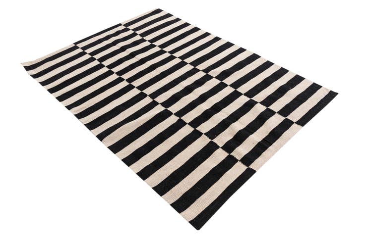 Detail image of 4' 3 x 5' 10 Hand Woven Kilim Modern Wool Rug