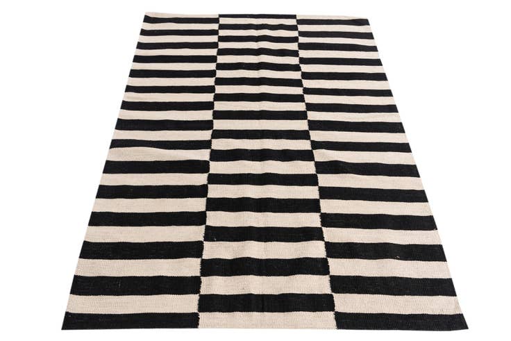 Detail image of 4' 3 x 5' 10 Hand Woven Kilim Modern Wool Rug