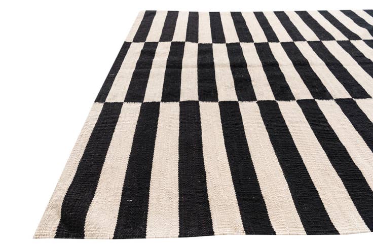 Detail image of 4' 3 x 5' 10 Hand Woven Kilim Modern Wool Rug